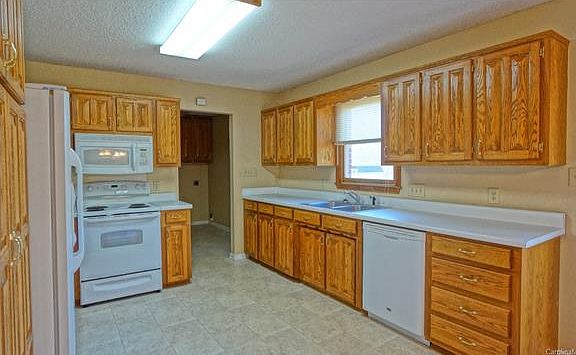 2nd image of 122 W Meadowview Dr