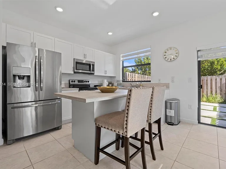 20655 NE 7th Pl — Photo 7