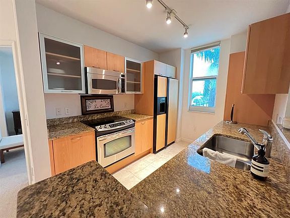 3rd image of 100 NE 6th St Unit 307