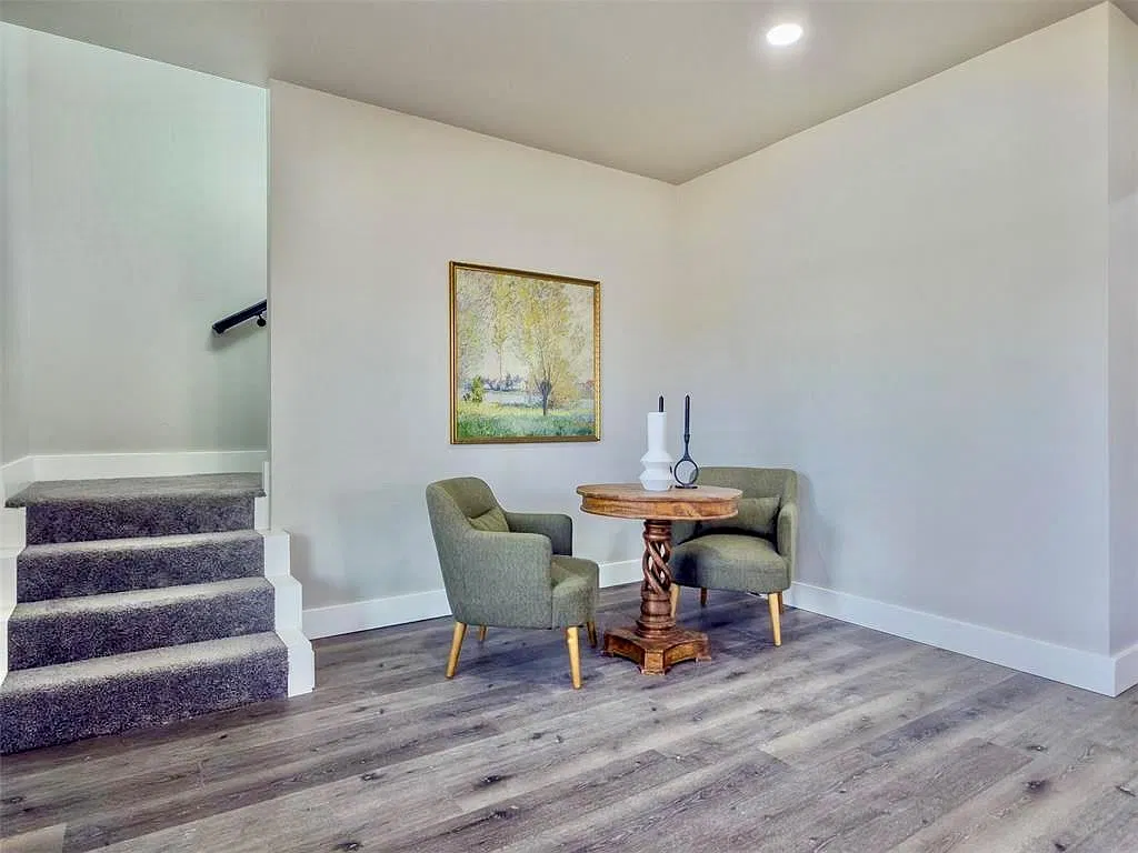 4 bed, 1990 sqft, $2,350 — Photo 4
