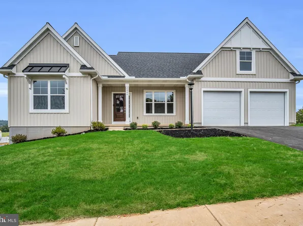 2004 N Fall Harvest Dr, Mechanicsburg, PA 17055