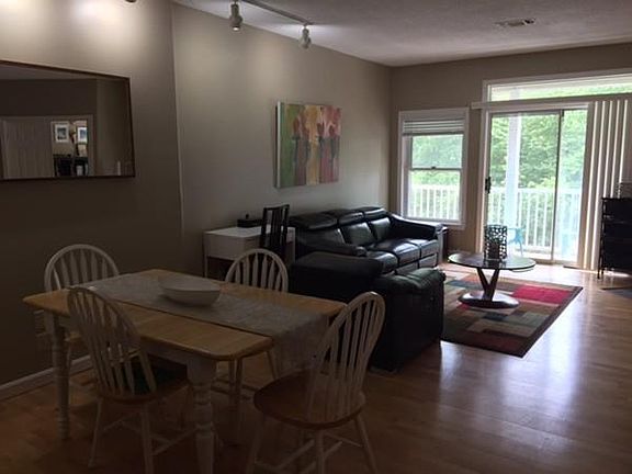 5th image of 74 Bradford Commons Ln