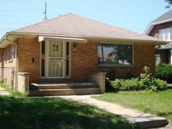 6025 W Leon Ter, Milwaukee, WI 53218