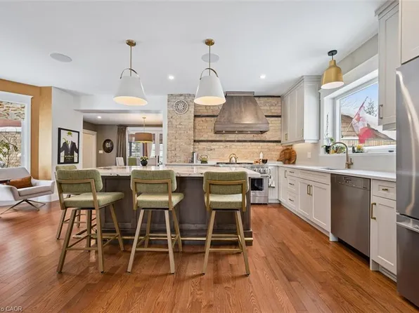 63 Menno St, Waterloo, ON N2L 2A6