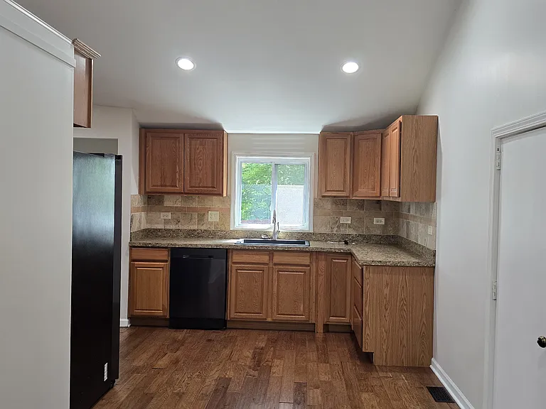 231 Oakdale Ave — Photo 4