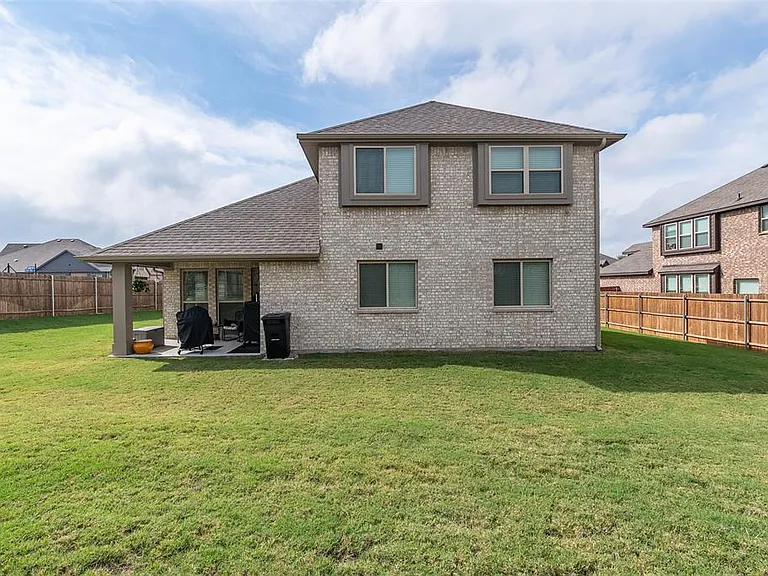 2210 Moon Dance Ln — Photo 8