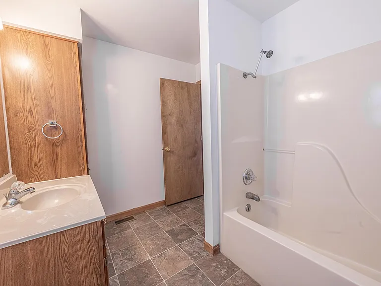 44 Arlington Ct — Photo 20
