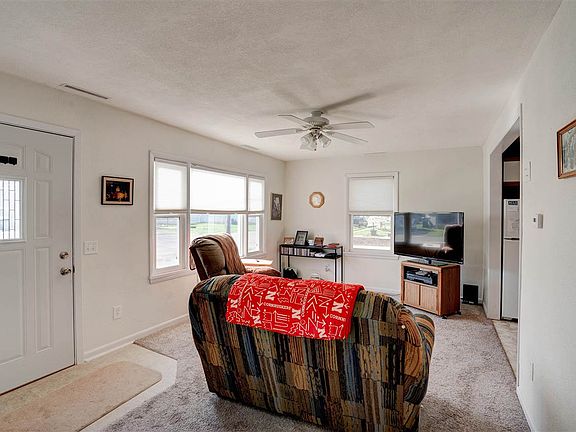 5th image of 411 S 8th Ave