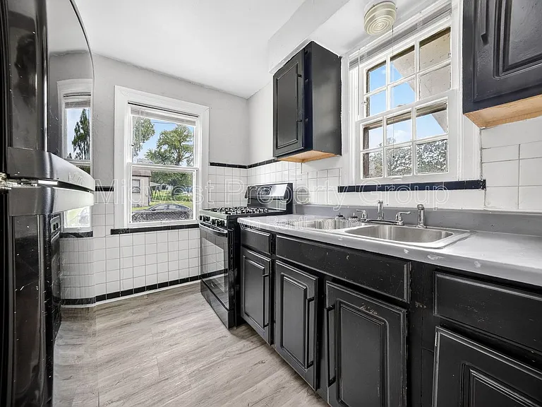 222 Henquin Dr — Photo 9