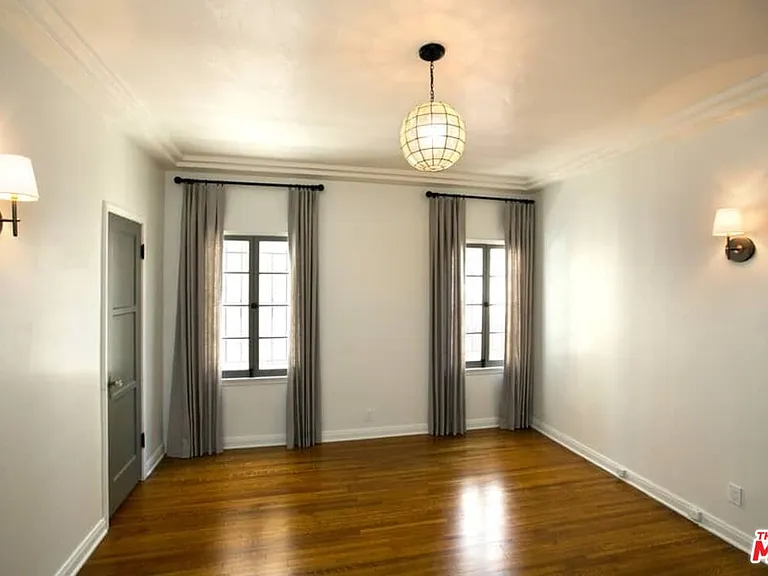 1136 S Hayworth Ave — Photo 21