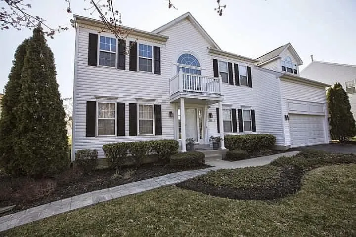 2 bed, 1200 sqft, $3,333 — Photo 4