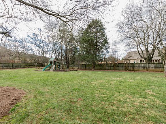 5th image of 215 Sugarwood Dr