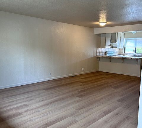 3rd image of 405 Winchester Dr