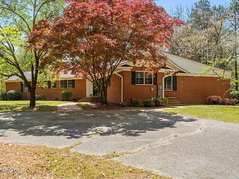 225 Arbutus Rd — Photo 41