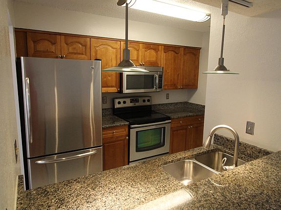 5th image of 576 Breckenridge Vlg Unit 210