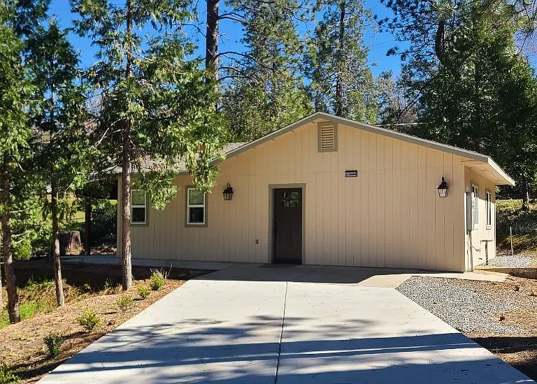 43086 Sierra Vista Ln — Photo 1