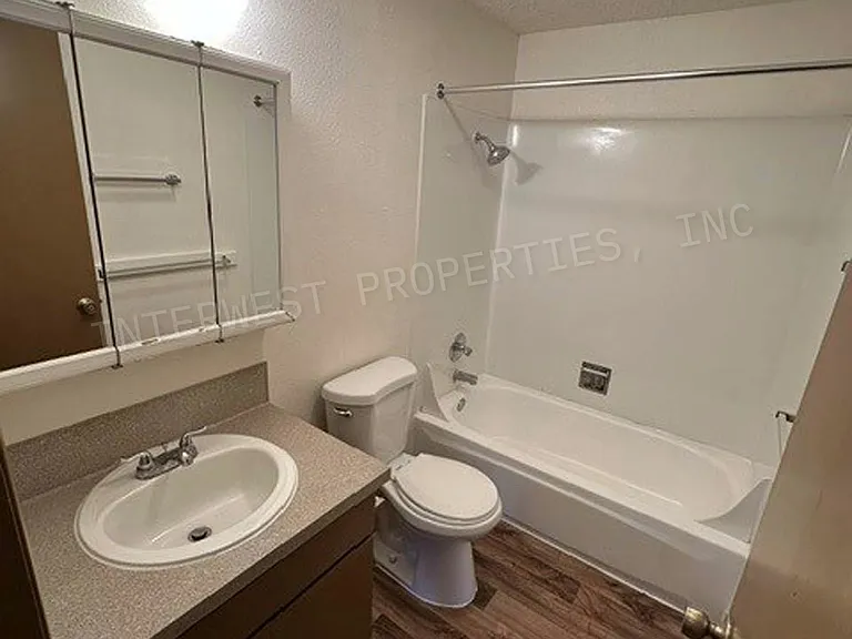 1001 NE 25th Ave #7 — Photo 12