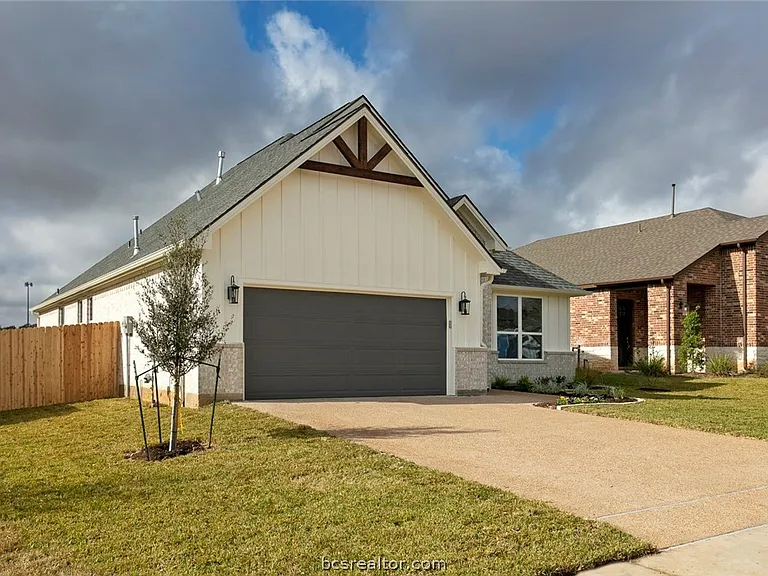 3908 Eskew Dr — Photo 2