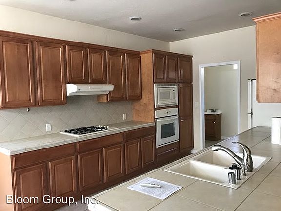 4th image of 4012 E Willow Ave