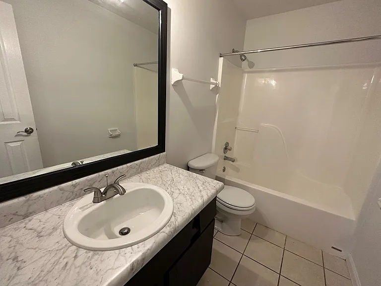 Fountain Square Apartments — Photo 38