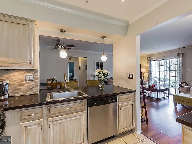 4801 Aberdeen Ln — Photo 2