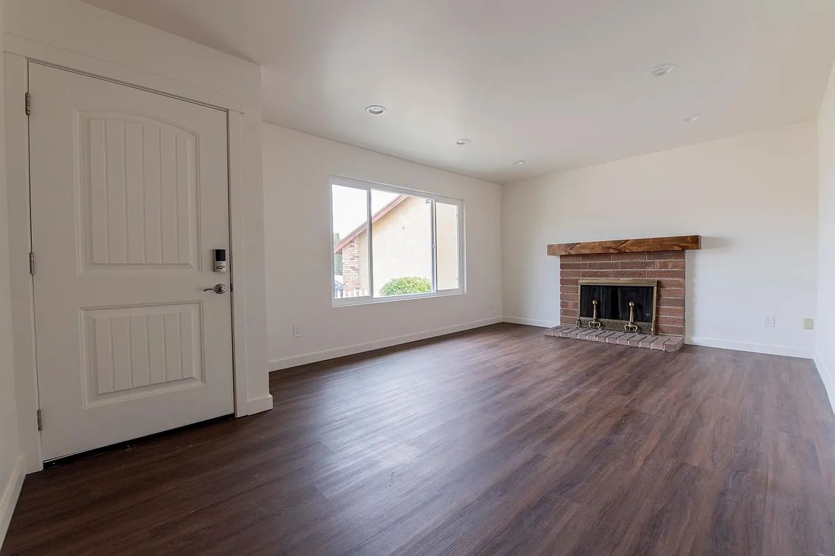 Living room w/front door - 7217 Laddeck Ct