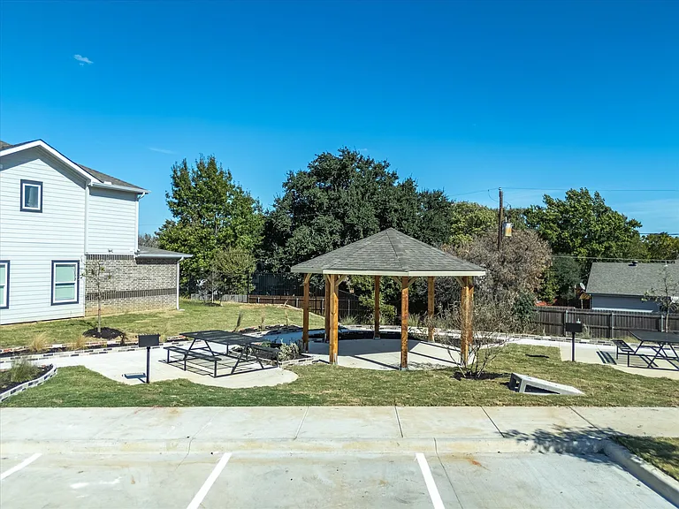 6215 Roby Dr — Photo 45