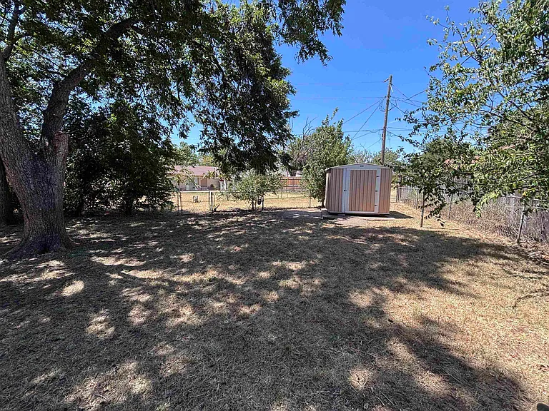 1706 Longview St — Photo 20