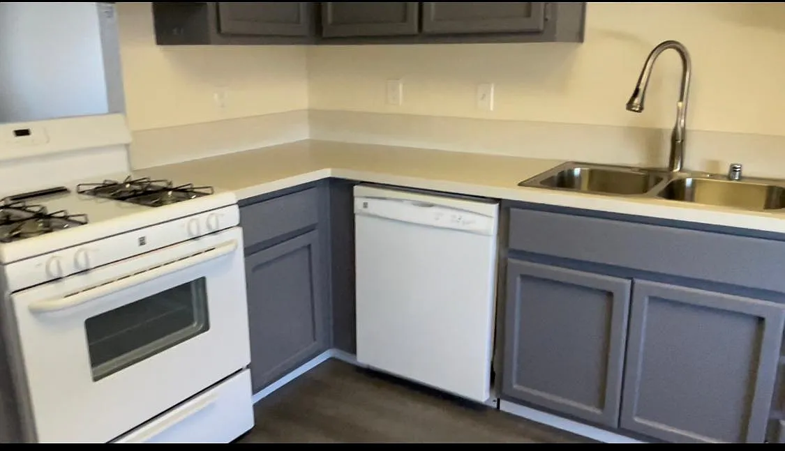 405 S Sunset St — Photo 1