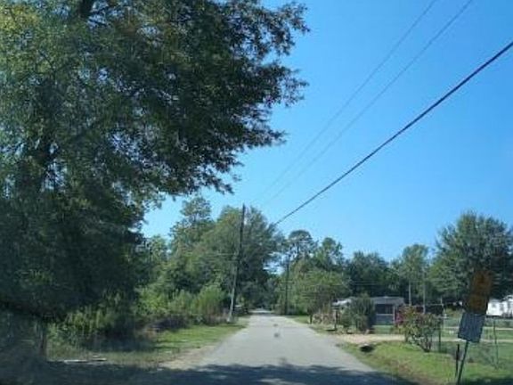 Exterior Neighborhood (street photo)