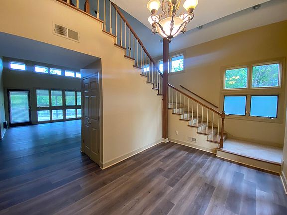 3rd image of 274 Stirling Dr