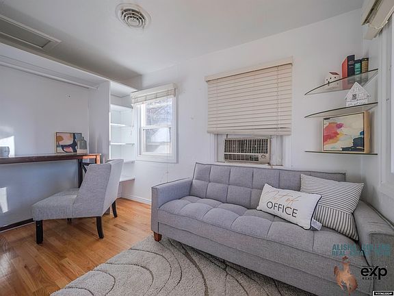 5th image of 2031 Bonnie Brae Street