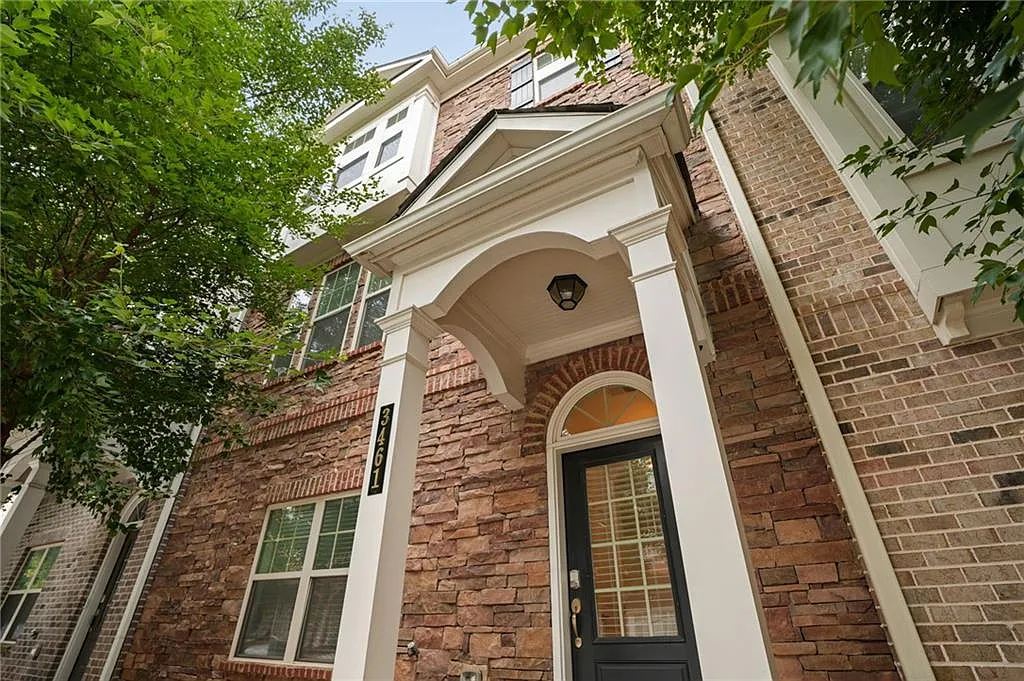 3 bed, 3.5 bath, 2100 sqft, $3,700 — Photo 3