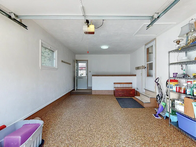 1835 Phelps Ave — Photo 21