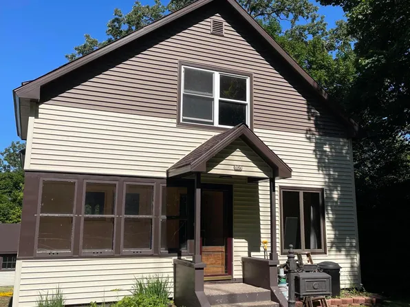 809 Hillside St, Sault Sainte Marie, MI 49783