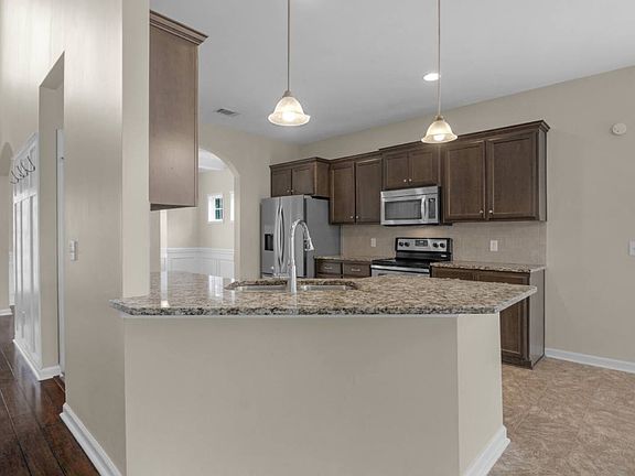 2nd image of 202 Cumberland Dr NE
