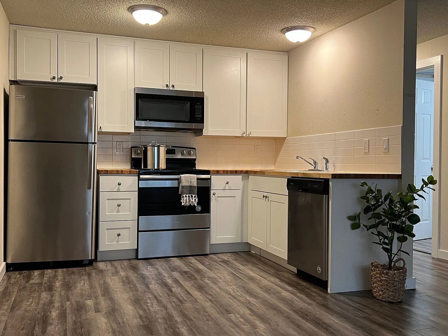 Wright Park Apartments — Photo 2