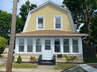 26 1st St, Hicksville, NY 11801