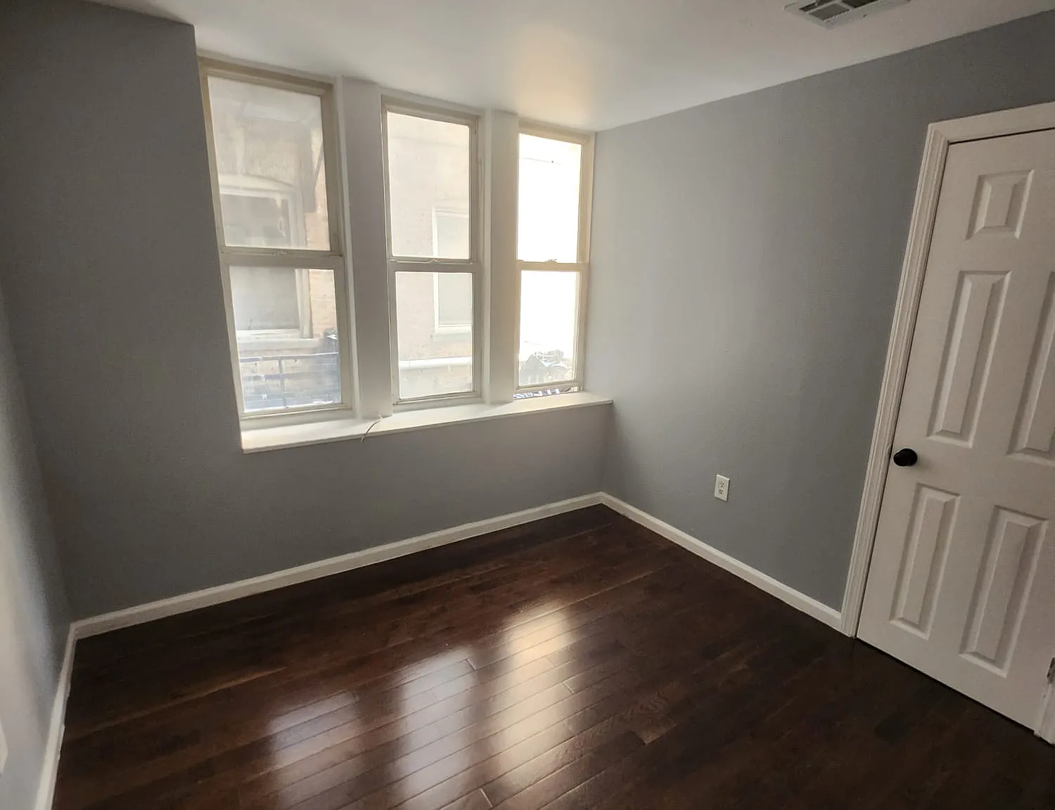 3 bed, 950 sqft, $1,795 — Photo 3