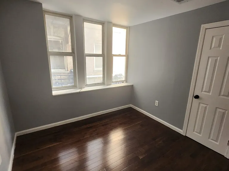 275 S 7th St #B — Photo 3