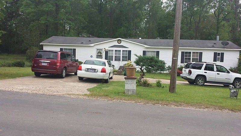1st image of 825 W 14th St