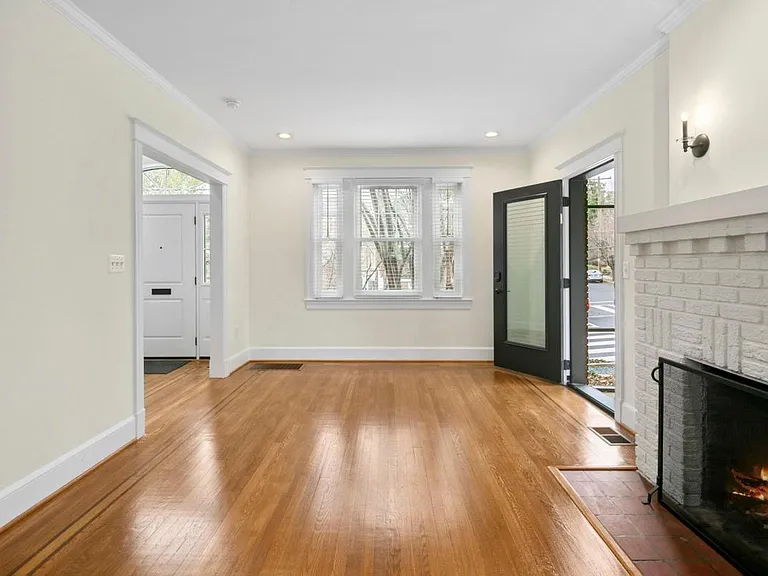 3643 Jenifer St NW — Photo 13