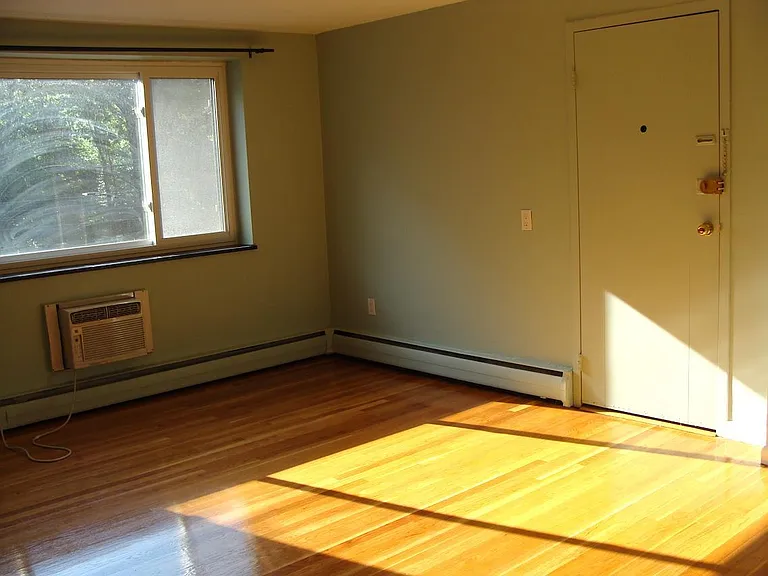 205 Kent St #18 — Photo 4