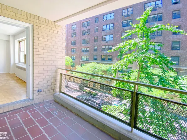 415 East 52nd Street image 1 of 10