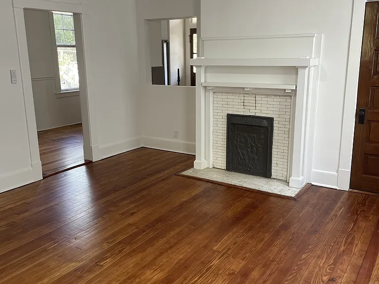 718 E Henry St — Photo 30