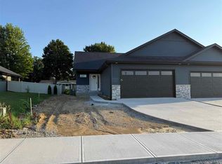 831 Prairie View Dr, West Branch, IA 52358