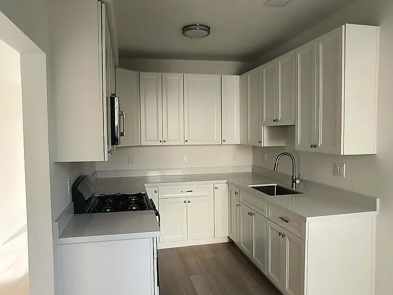 La Playa Apartments — Photo 22
