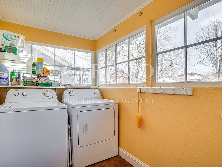 1214 W Maine St — Photo 18
