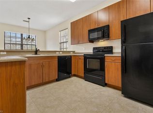 7560 Bristol Cir, Naples, FL 34120