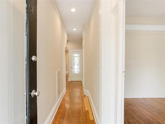 5th image of 209 Strawberry St